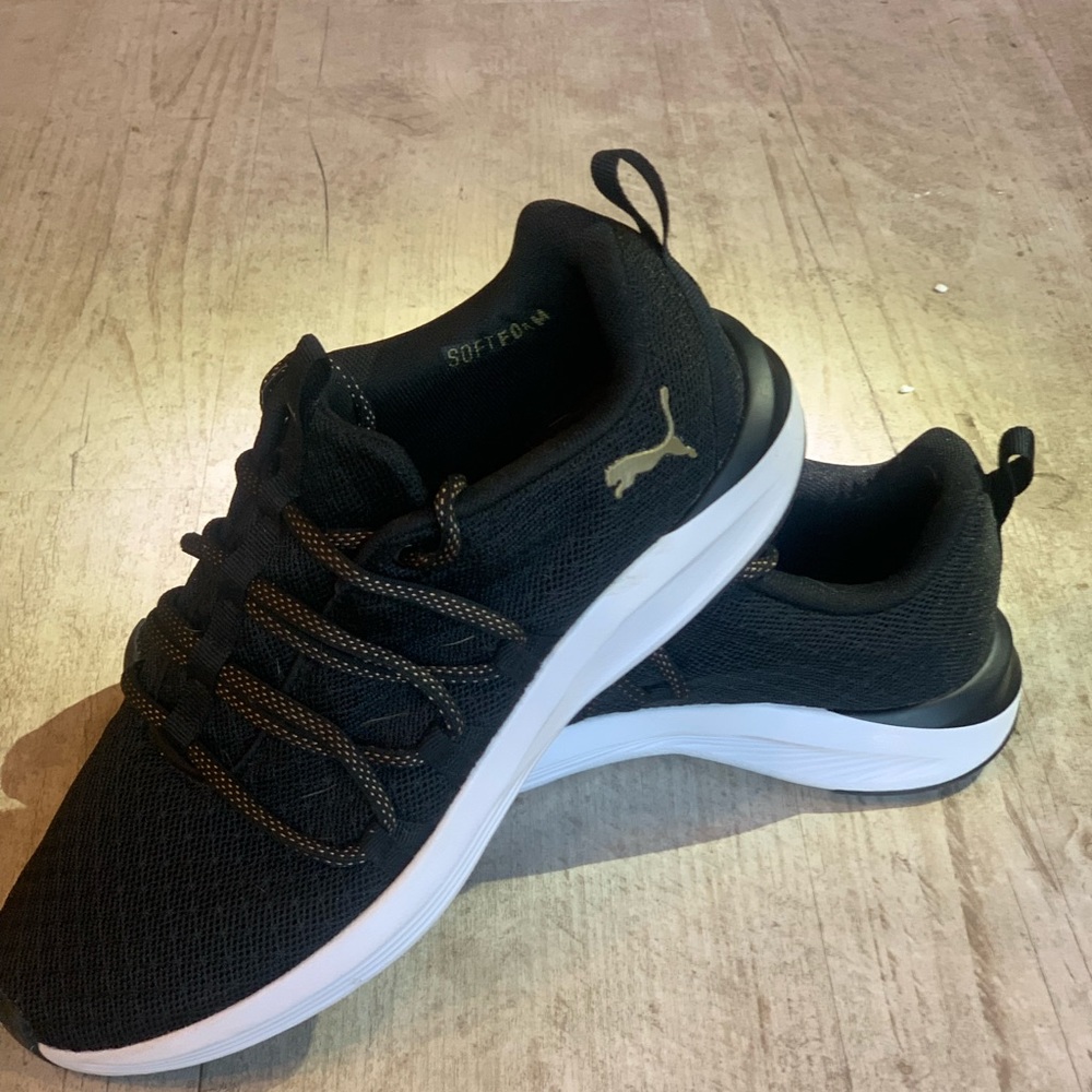 Women’s Puma Soft Foam Athletic Shoe Size 8 Black